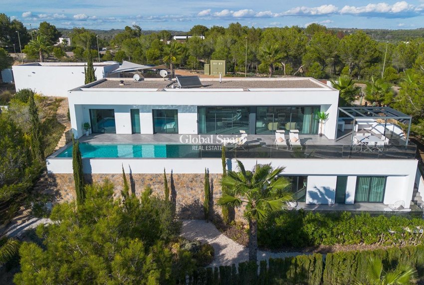 Revente - VILLA -
ORIHUELA - LAS COLINAS GOLF RESORT