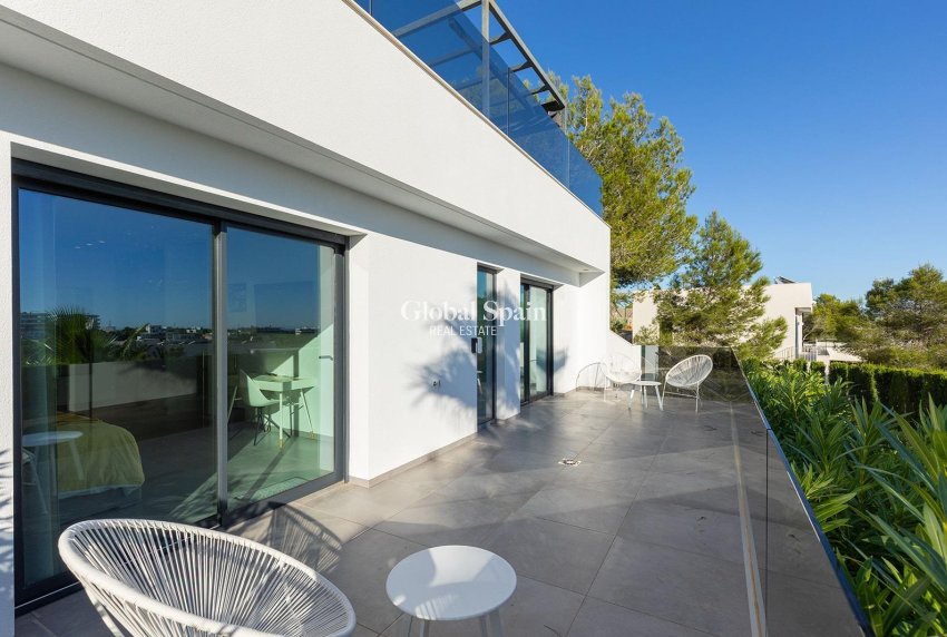 Revente - VILLA -
ORIHUELA - LAS COLINAS GOLF RESORT