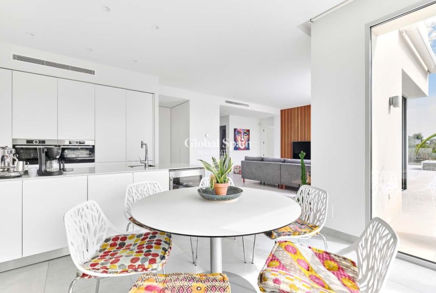 Revente - VILLA -
ORIHUELA - LAS COLINAS GOLF RESORT