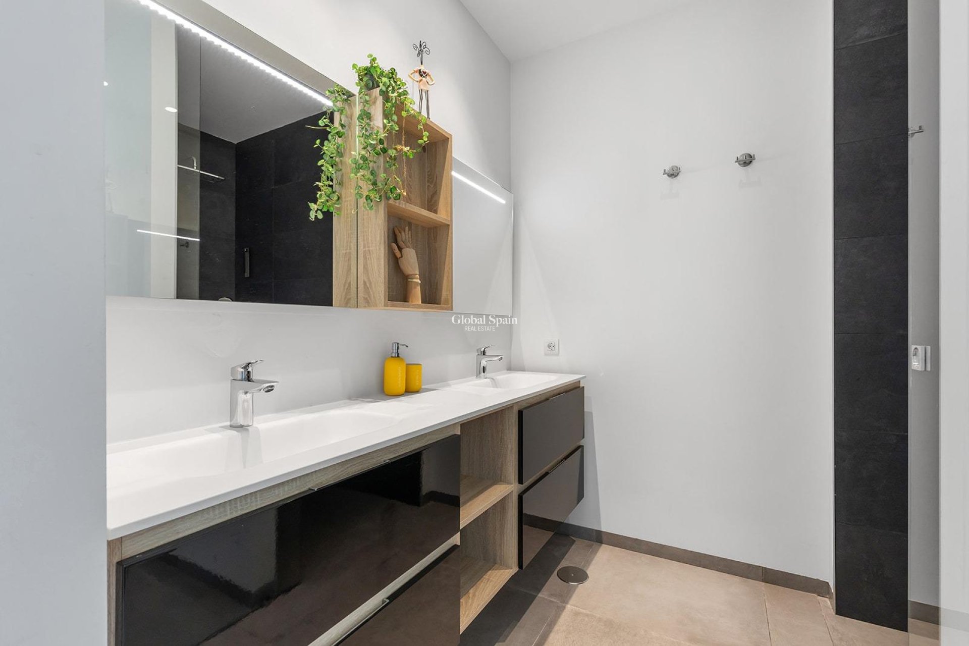 Revente - VILLA -
ORIHUELA - LAS COLINAS GOLF RESORT