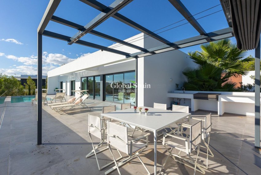 Revente - VILLA -
ORIHUELA - LAS COLINAS GOLF RESORT