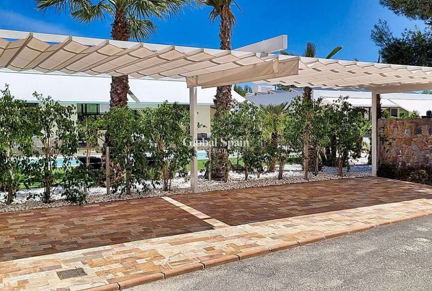 Revente - VILLA -
ORIHUELA - LAS COLINAS GOLF RESORT