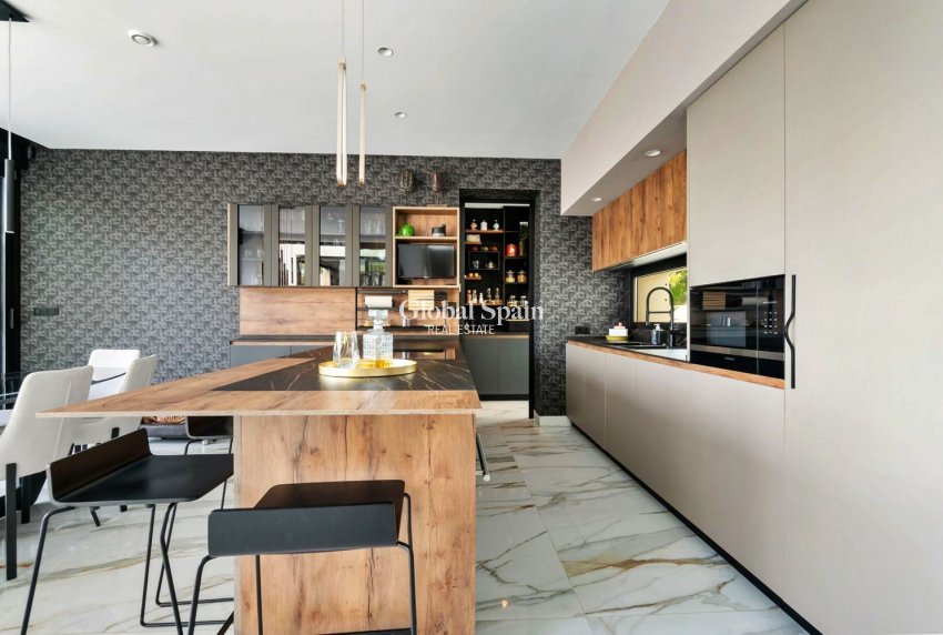 Revente - VILLA -
ORIHUELA - LAS COLINAS GOLF RESORT