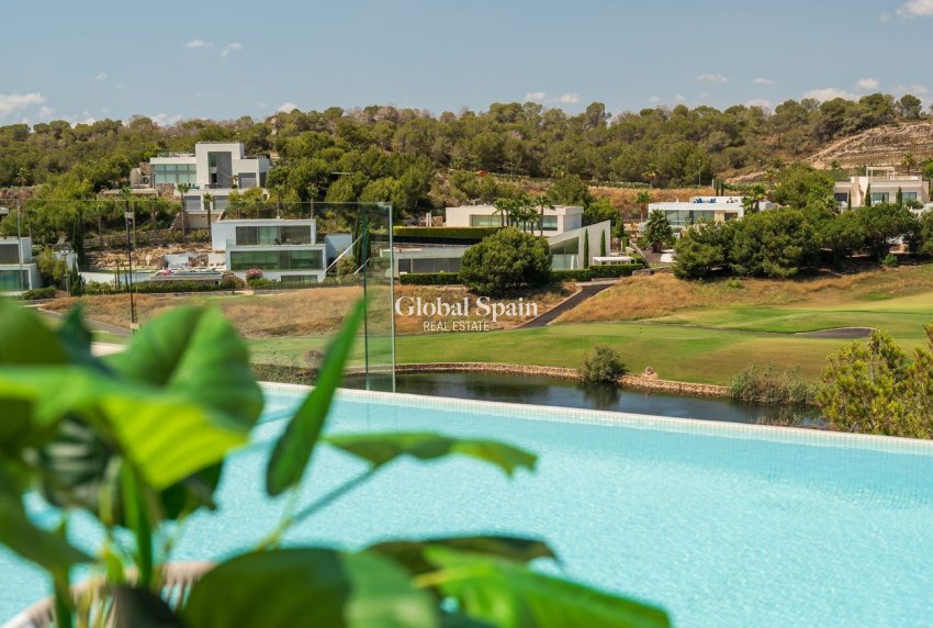Revente - VILLA -
ORIHUELA - LAS COLINAS GOLF RESORT