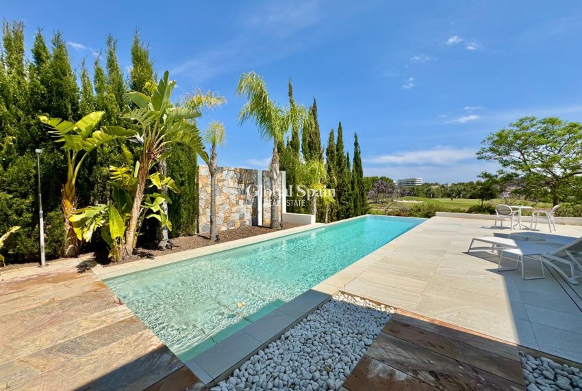 Revente - VILLA -
ORIHUELA - LAS COLINAS GOLF RESORT