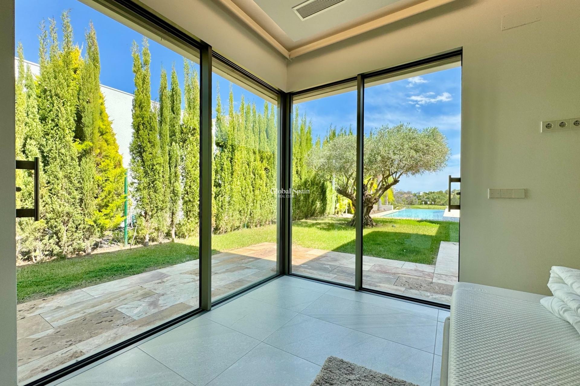 Revente - VILLA -
ORIHUELA - LAS COLINAS GOLF RESORT