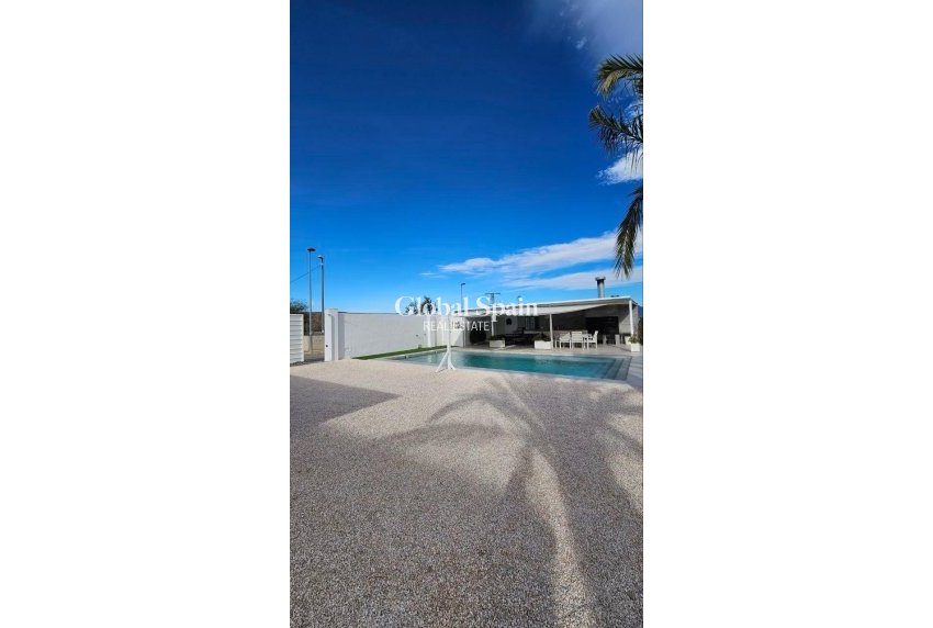 Revente - VILLA -
ORIHUELA - Urb. Montepinar