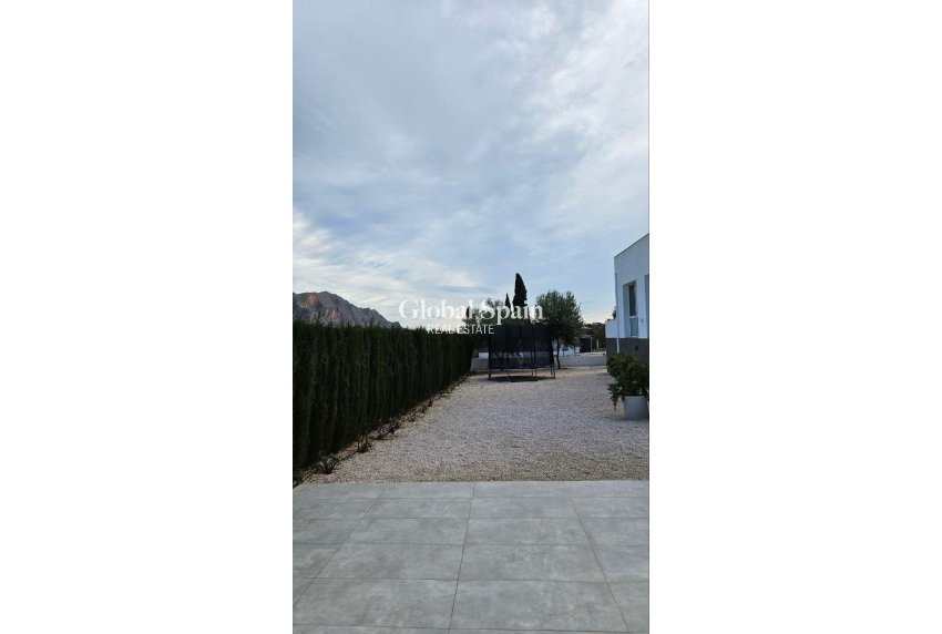 Revente - VILLA -
ORIHUELA - Urb. Montepinar