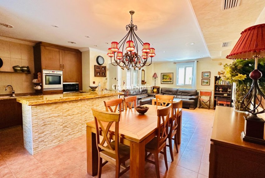 Revente - VILLA -
ORIHUELA - Urb. Montepinar