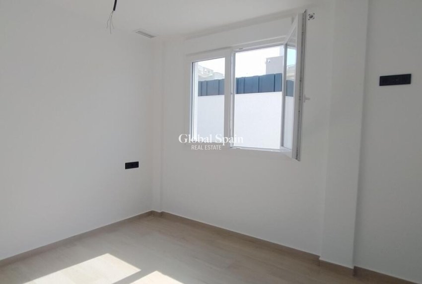 Revente - Villa Penthouse -
TORREVIEJA - Aguas Nuevas