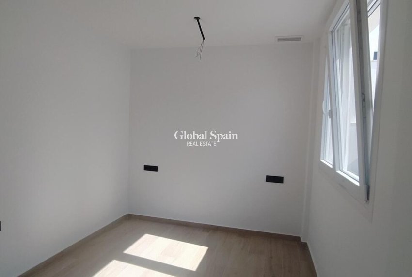 Revente - Villa Penthouse -
TORREVIEJA - Aguas Nuevas