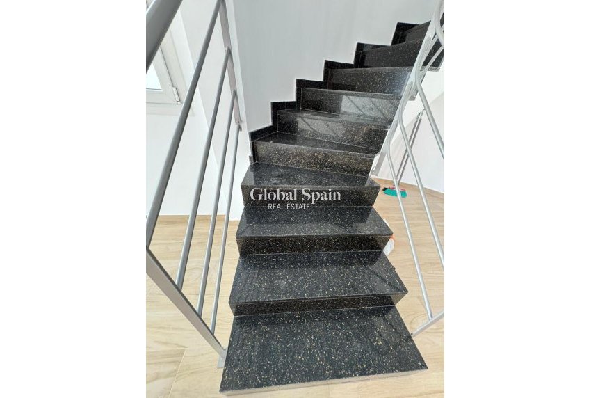 Revente - Villa Penthouse -
TORREVIEJA - Aguas Nuevas