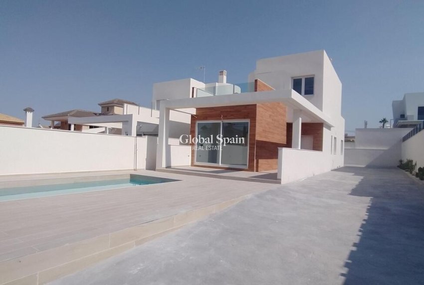 Revente - Villa Penthouse -
TORREVIEJA - Aguas Nuevas