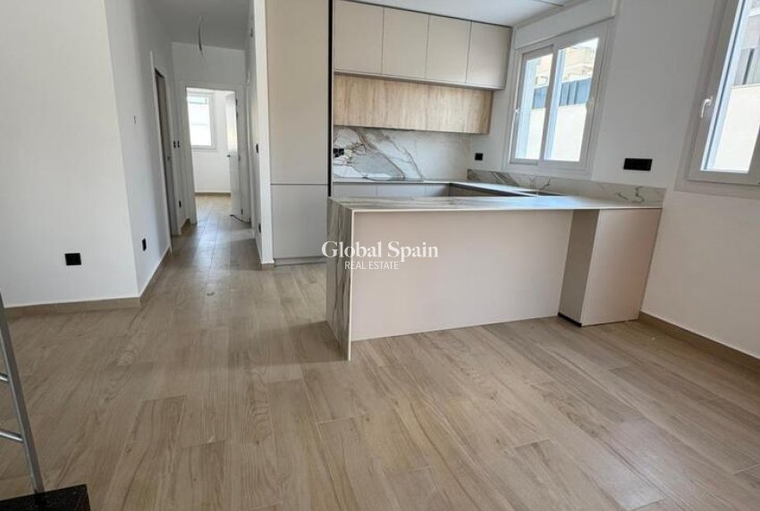 Revente - Villa Penthouse -
TORREVIEJA - Aguas Nuevas