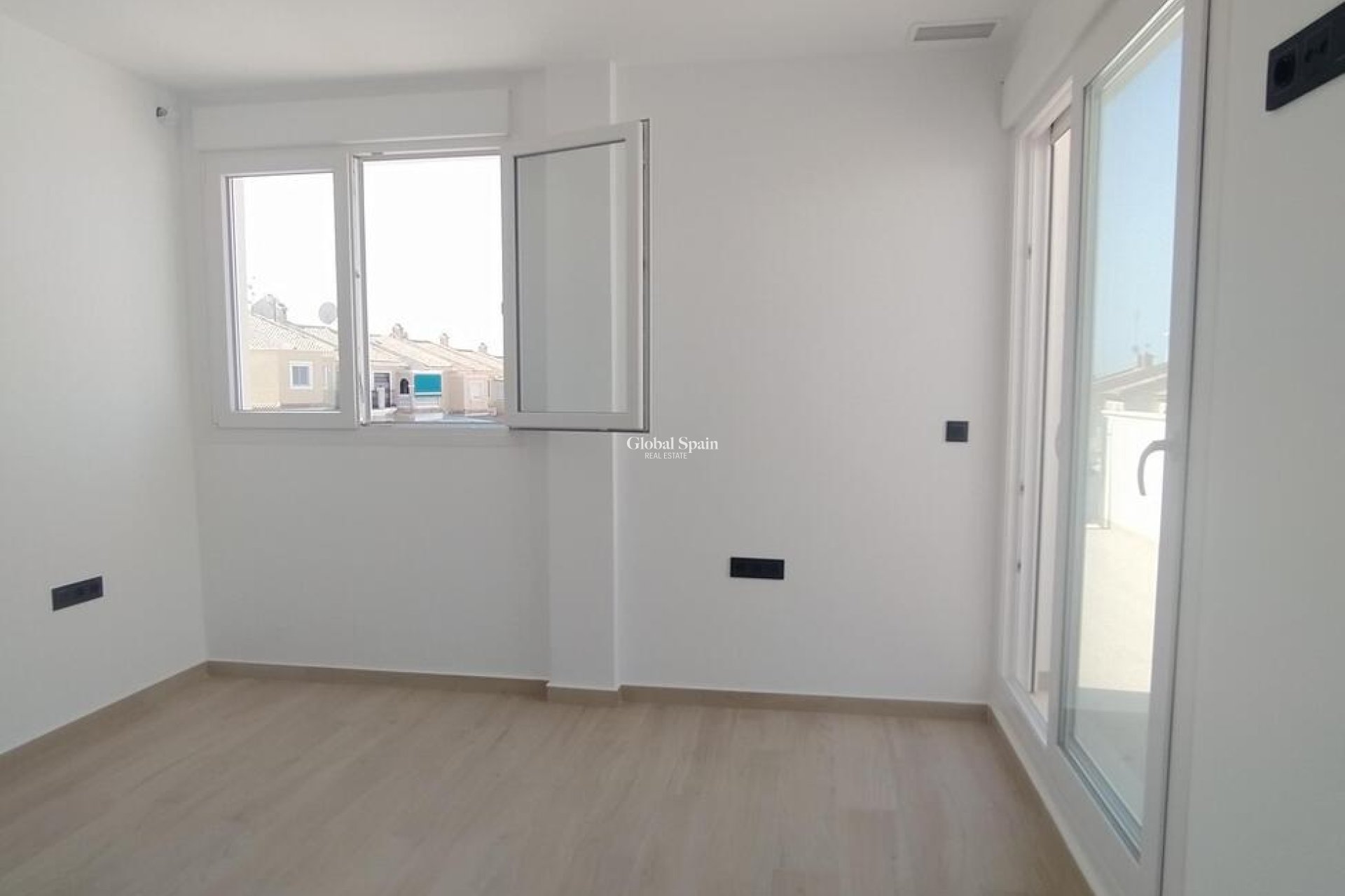 Revente - Villa Penthouse -
TORREVIEJA - Aguas Nuevas