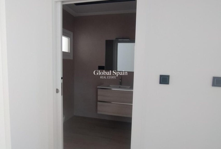 Revente - Villa Penthouse -
TORREVIEJA - Aguas Nuevas