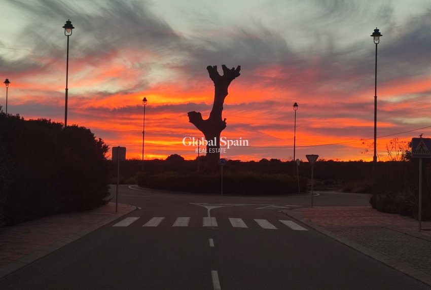 Revente - VILLA -
PERALEJA GOLF - Inland