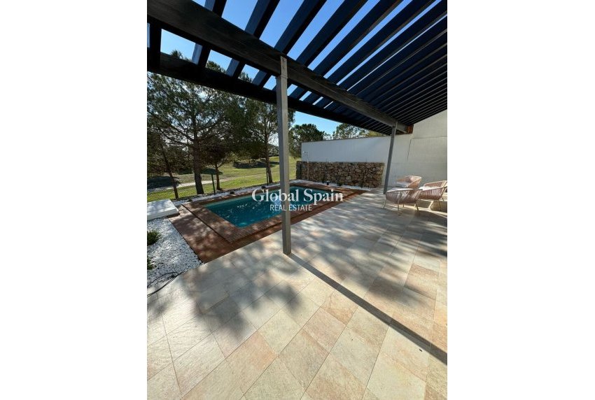 Revente - VILLA -
PERALEJA GOLF - Inland