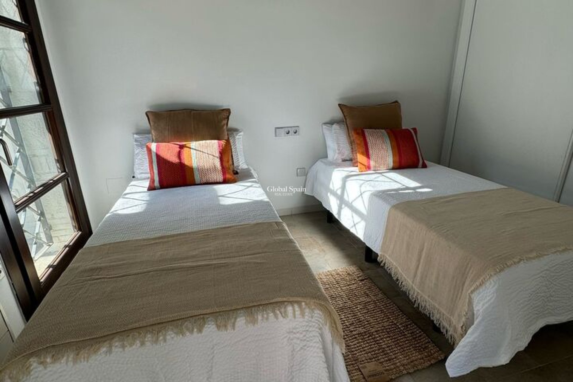 Revente - VILLA -
PERALEJA GOLF - Inland