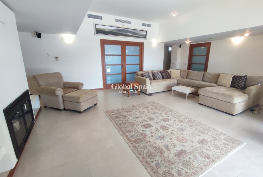 Revente - VILLA -
PERALEJA GOLF - Inland