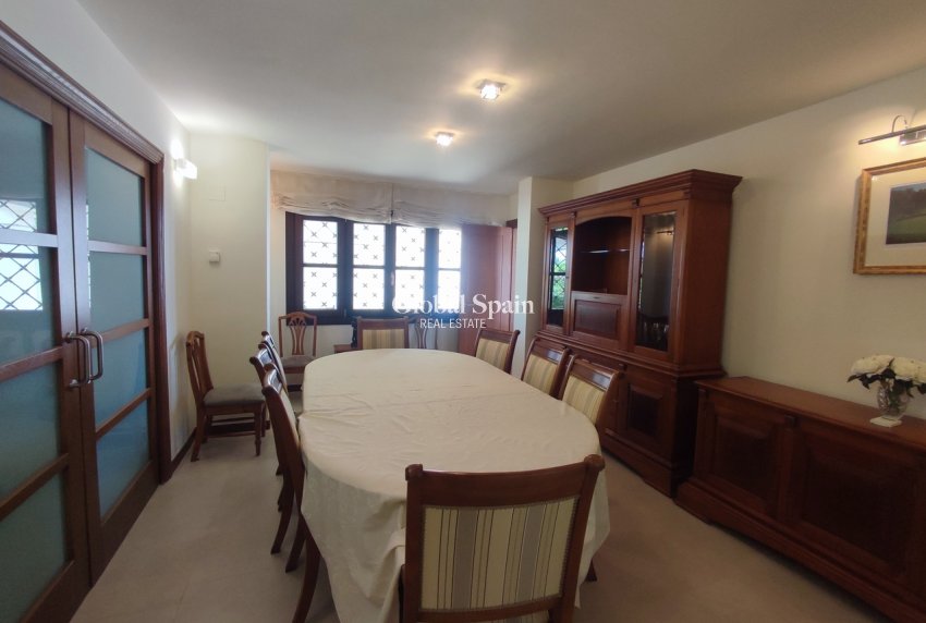 Revente - VILLA -
PERALEJA GOLF - Inland