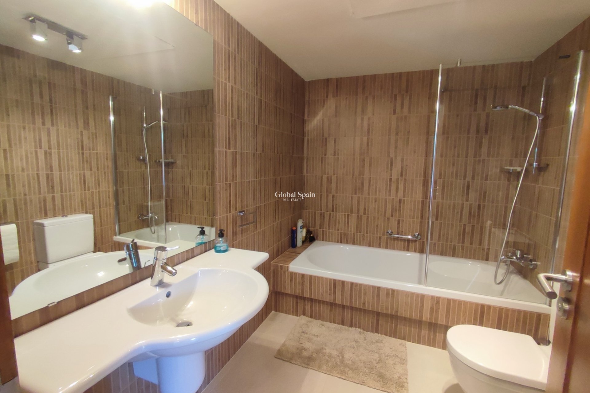 Revente - VILLA -
PERALEJA GOLF - Inland