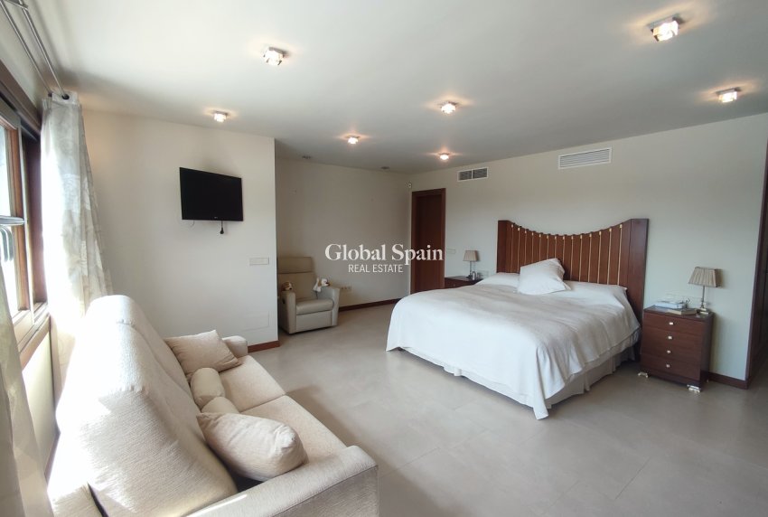 Revente - VILLA -
PERALEJA GOLF - Inland