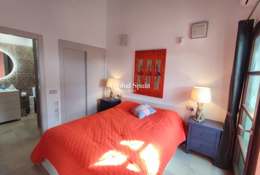 Revente - VILLA -
PERALEJA GOLF - Inland