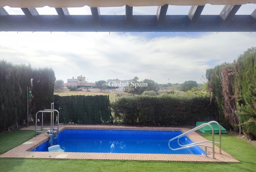 Revente - VILLA -
PERALEJA GOLF - Inland