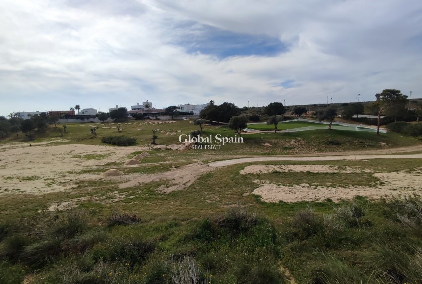 Revente - VILLA -
PERALEJA GOLF - Inland