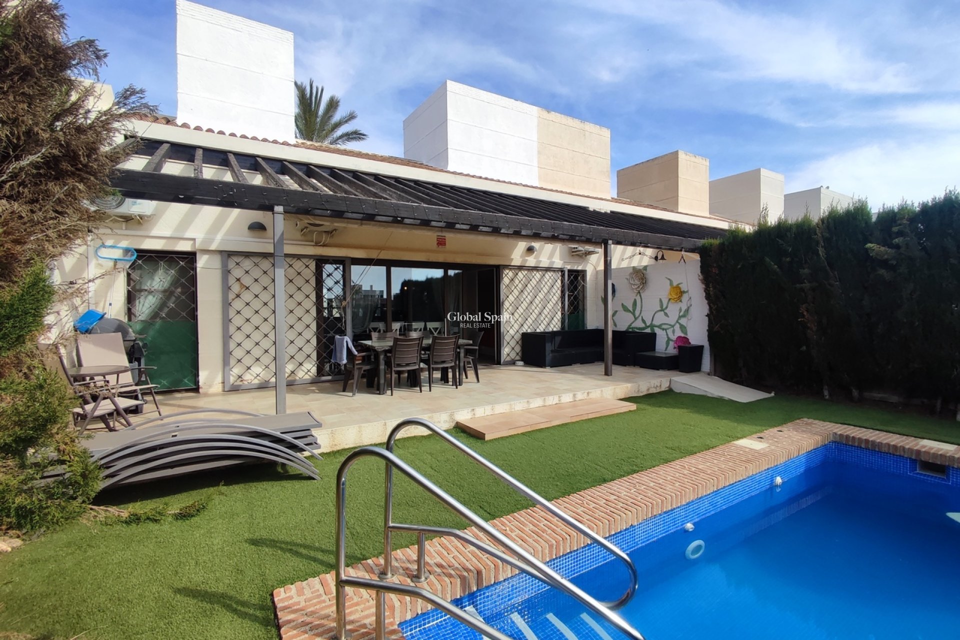 Revente - VILLA -
PERALEJA GOLF - Inland