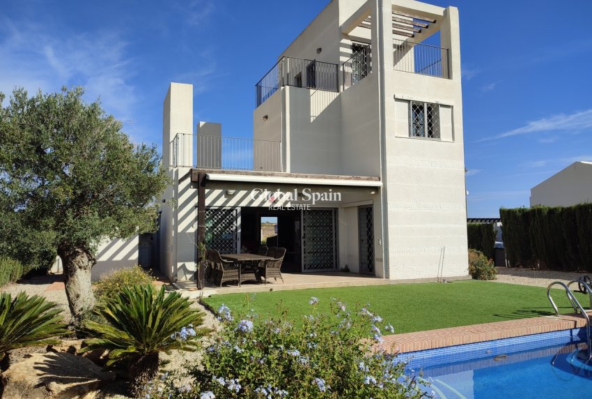 Revente - VILLA -
PERALEJA GOLF - Inland