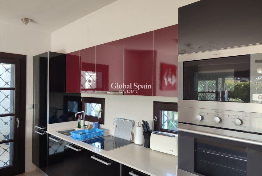 Revente - VILLA -
PERALEJA GOLF - Inland