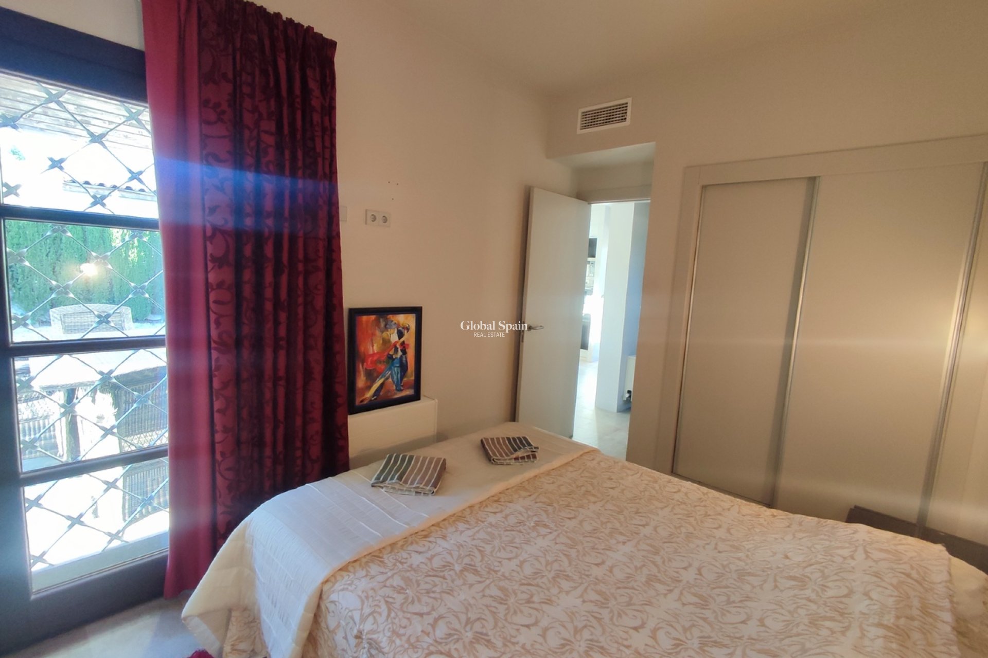 Revente - VILLA -
PERALEJA GOLF - Inland