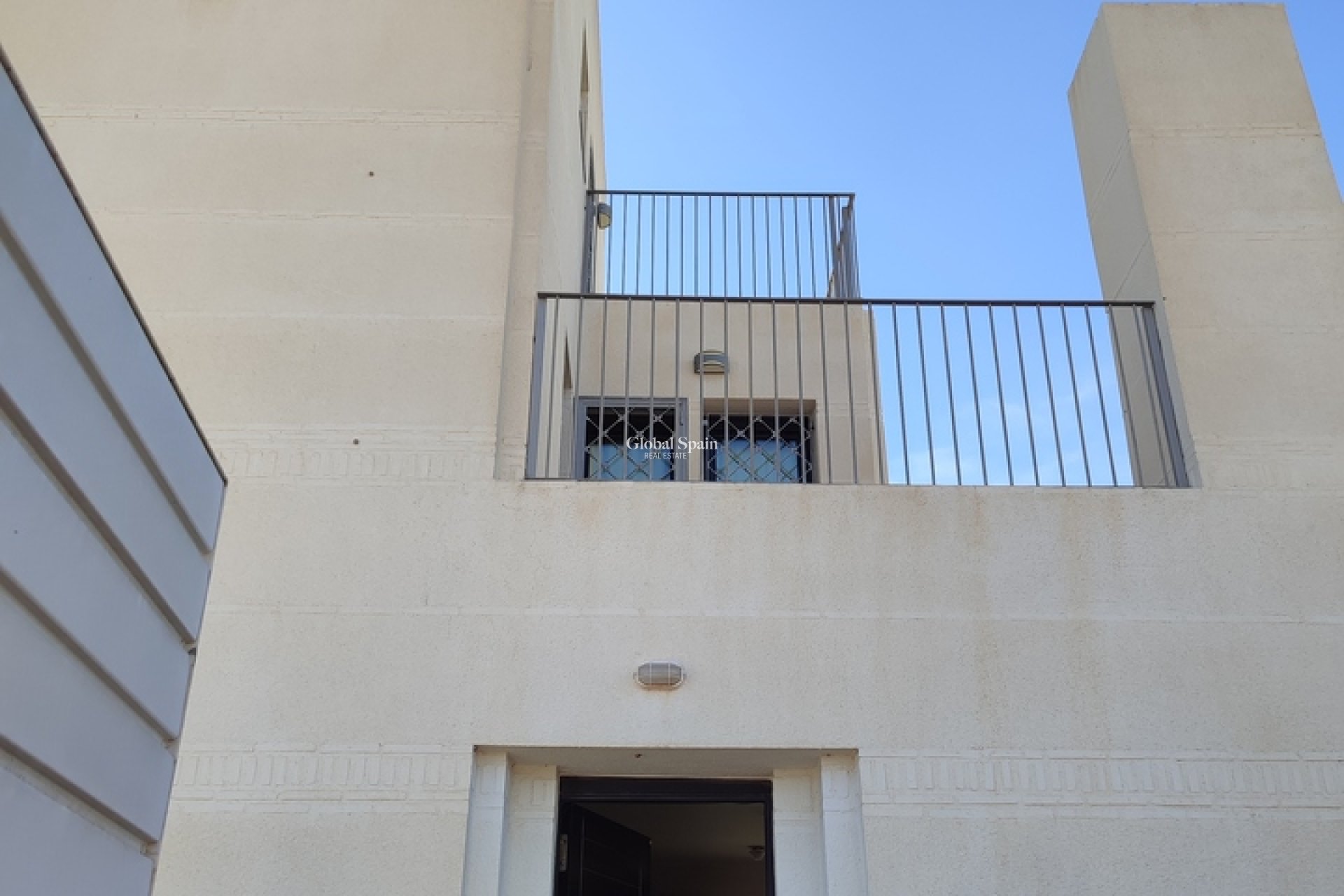 Revente - VILLA -
PERALEJA GOLF - Inland