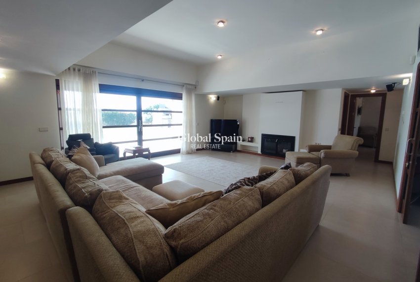 Revente - VILLA -
PERALEJA GOLF - Inland