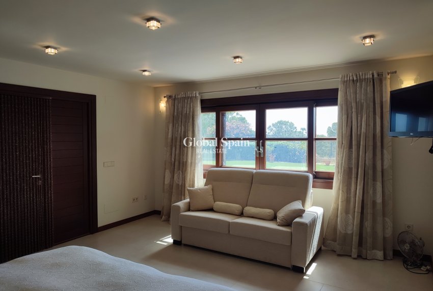 Revente - VILLA -
PERALEJA GOLF - Inland