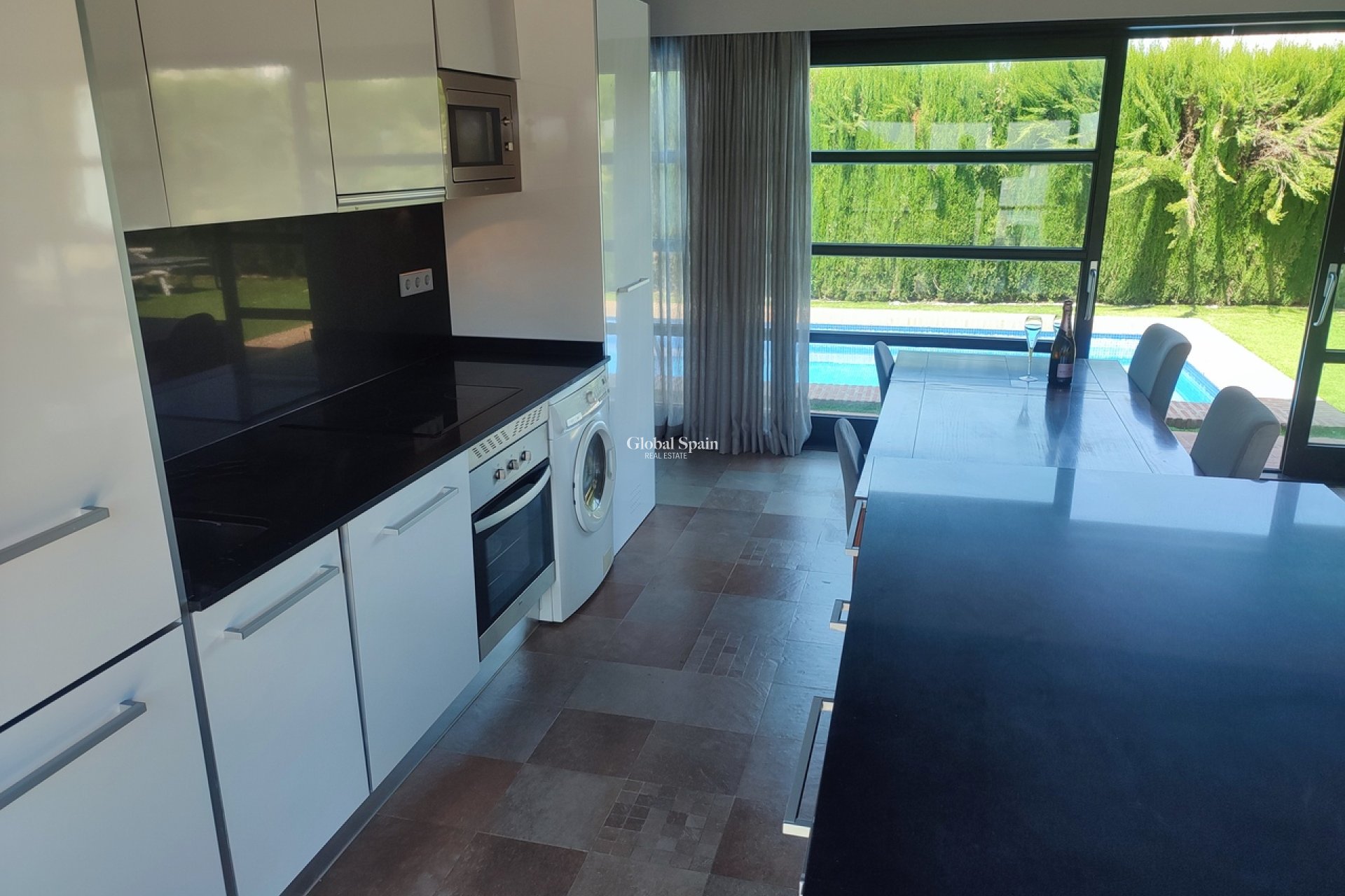 Revente - VILLA -
PERALEJA GOLF - Inland