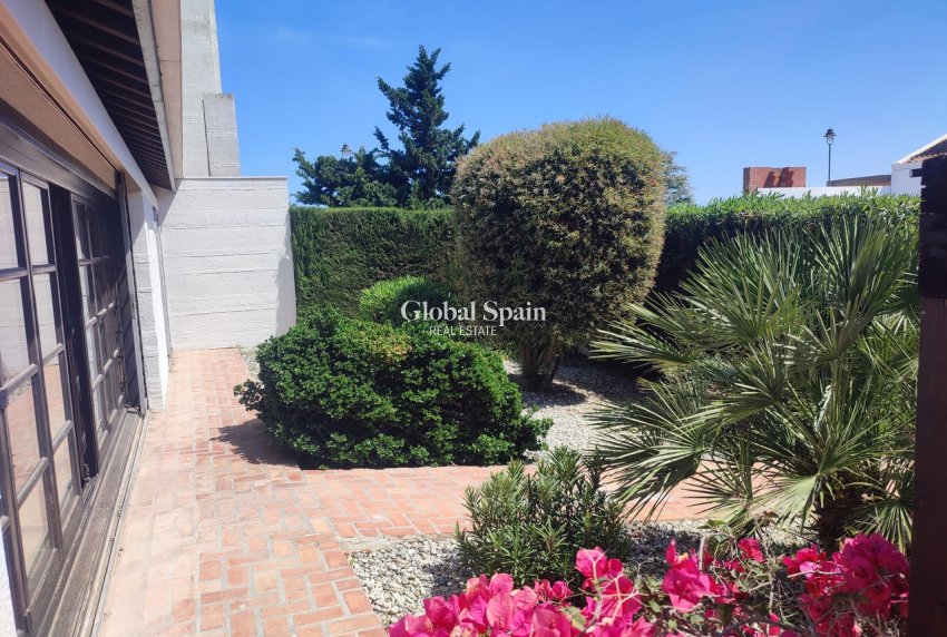 Revente - VILLA -
PERALEJA GOLF - Inland