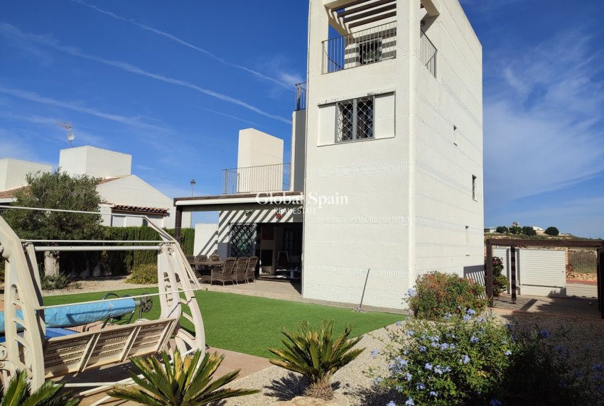 Revente - VILLA -
PERALEJA GOLF - Inland