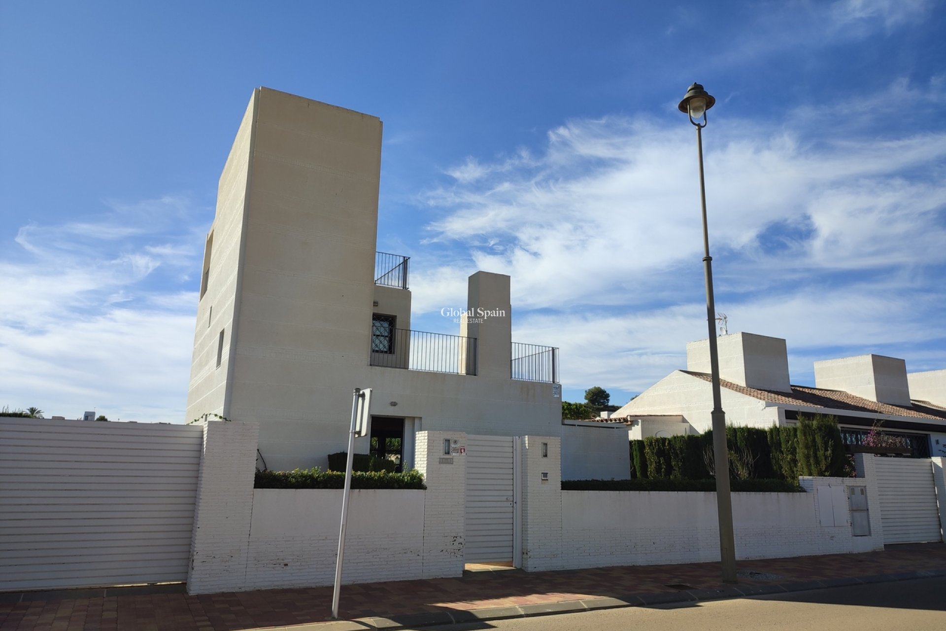 Revente - VILLA -
PERALEJA GOLF - Inland