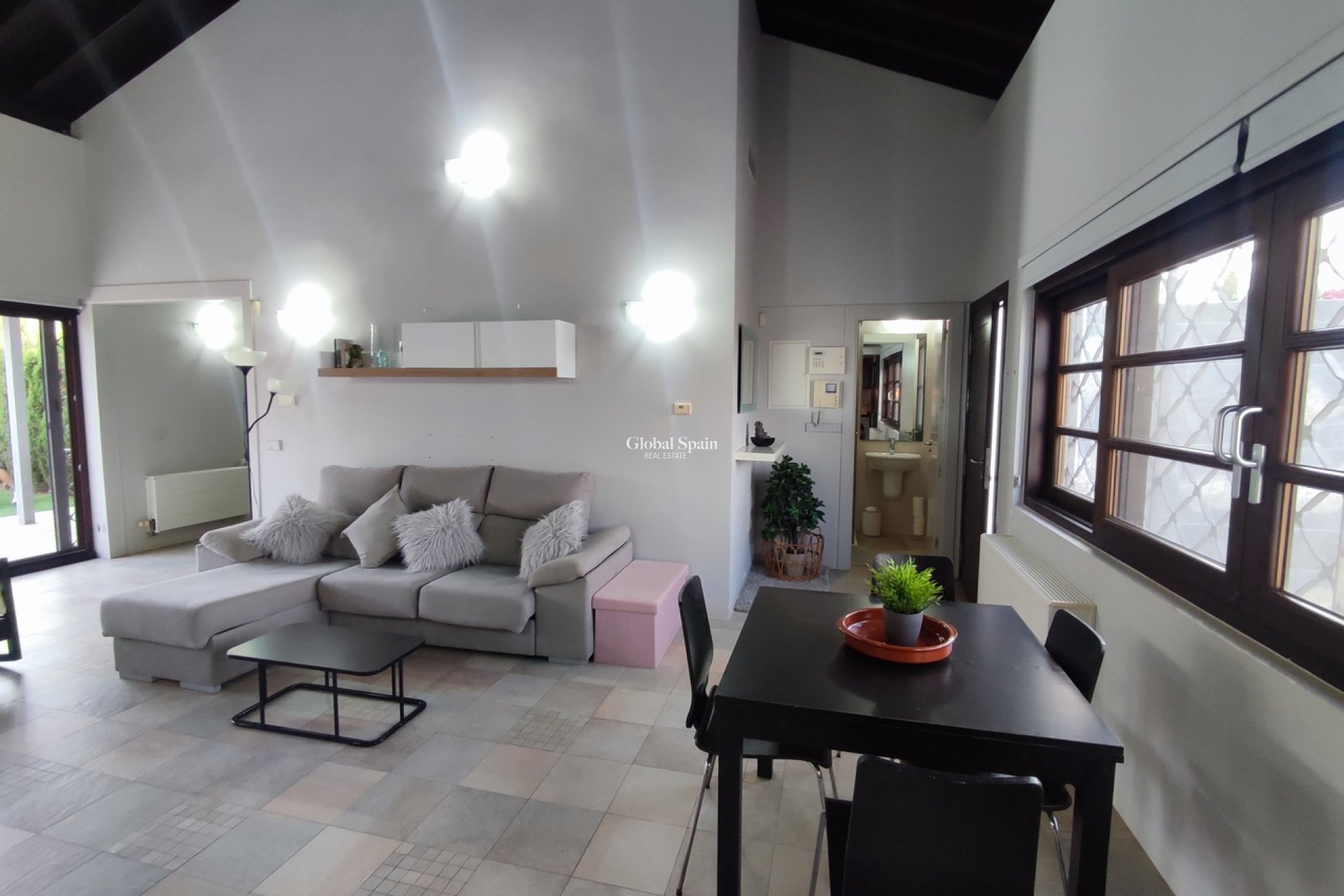 Revente - VILLA -
PERALEJA GOLF - Inland