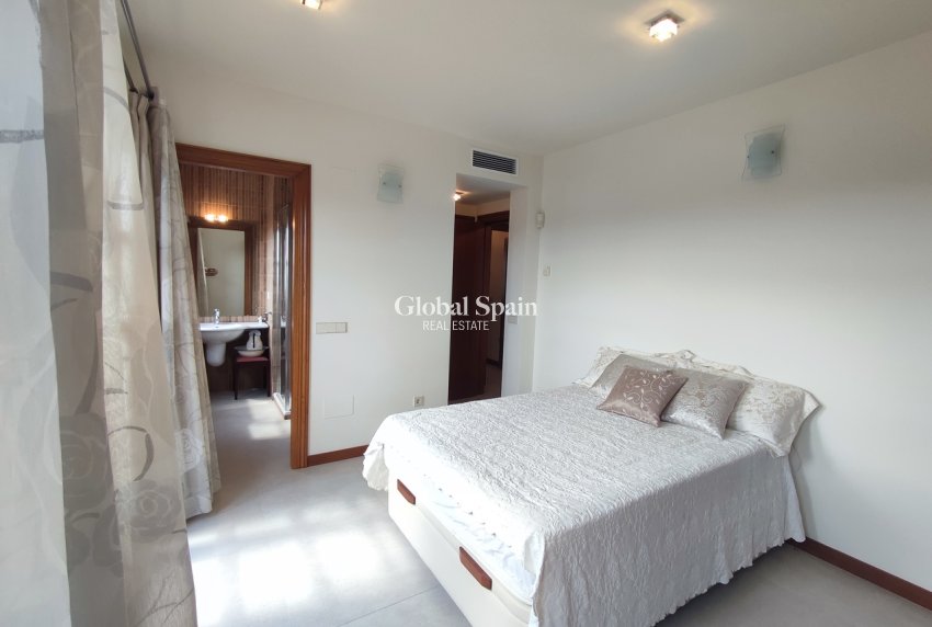 Revente - VILLA -
PERALEJA GOLF - Inland