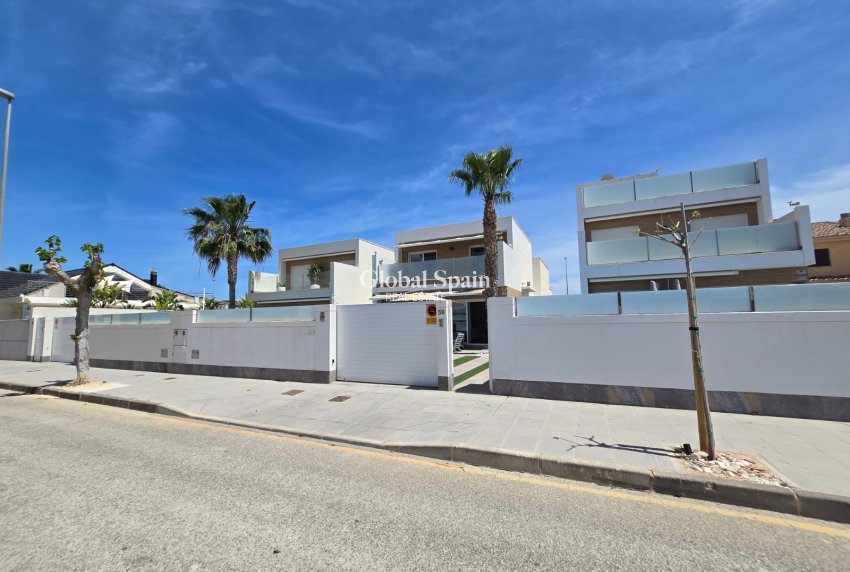 Revente - VILLA -
PILAR DE LA HORADADA - Costa Blanca