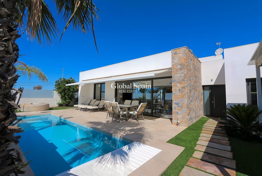 Revente - VILLA -
PILAR DE LA HORADADA - Costa Blanca