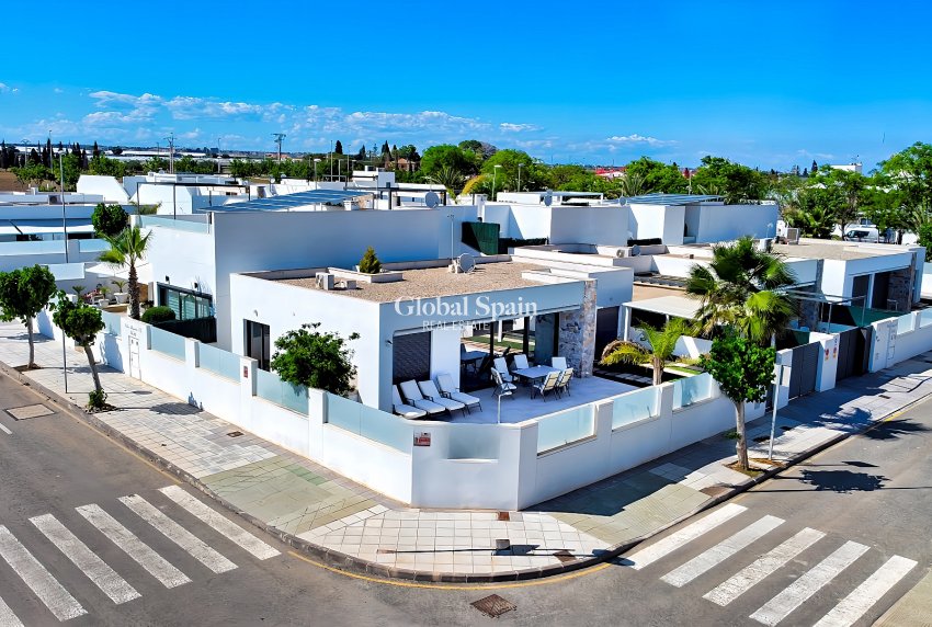 Revente - VILLA -
PILAR DE LA HORADADA - Costa Blanca