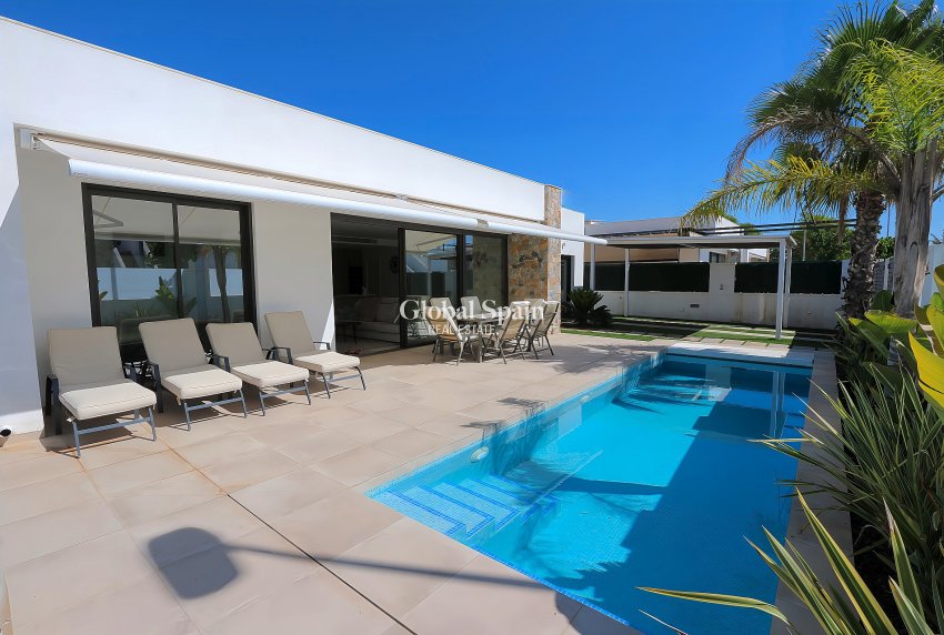 Revente - VILLA -
PILAR DE LA HORADADA - Costa Blanca