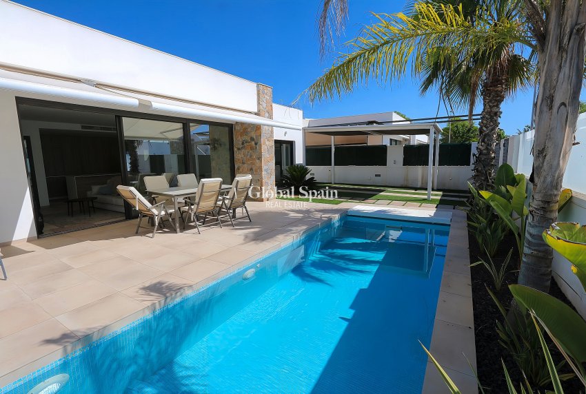 Revente - VILLA -
PILAR DE LA HORADADA - Costa Blanca