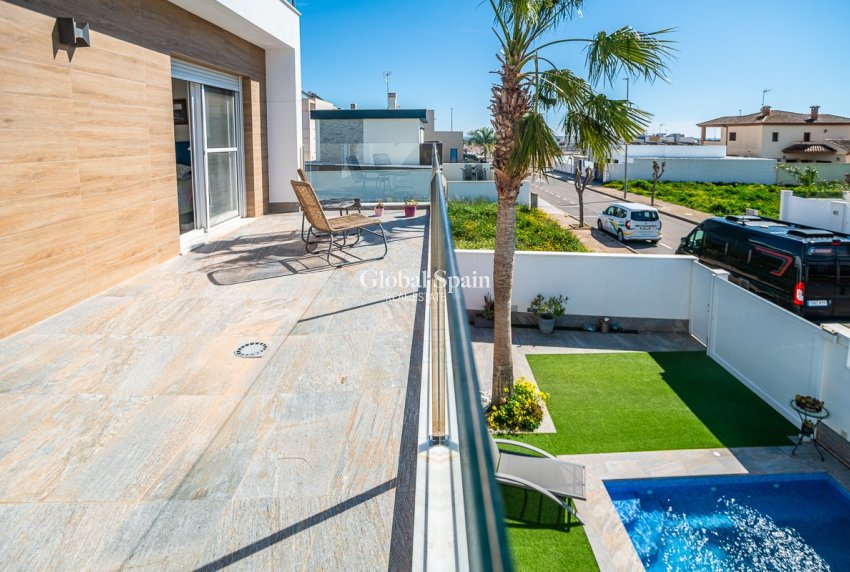 Revente - VILLA -
PILAR DE LA HORADADA