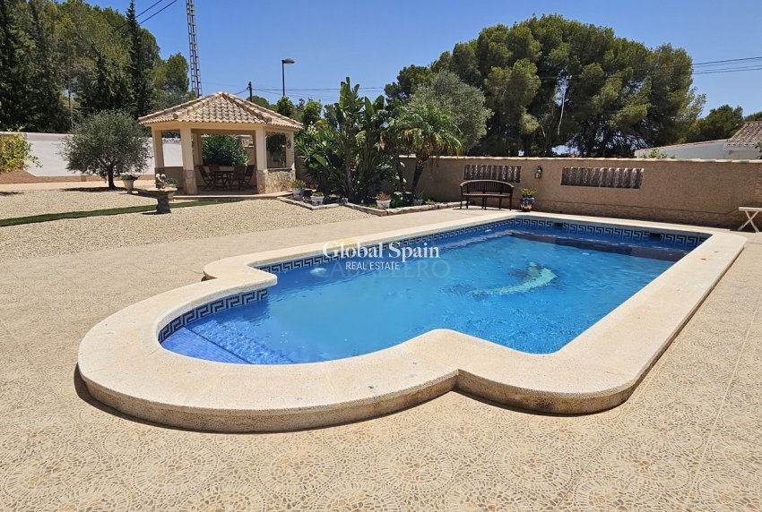 Revente - VILLA -
PINAR DE CAMPOVERDE - Inland